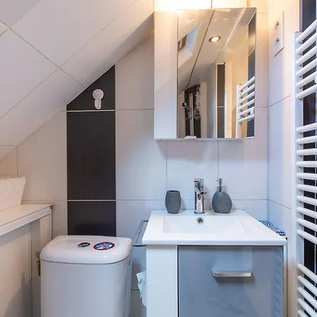 Apartment Near Center & *